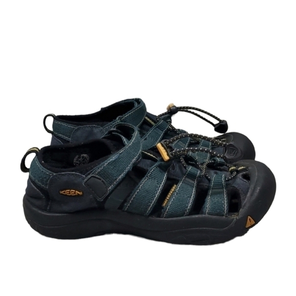 Keen Outdoor Big Kids Youth Sandals Shoes Waterproof Hiking Comfort sz 3 - Picture 1 of 12